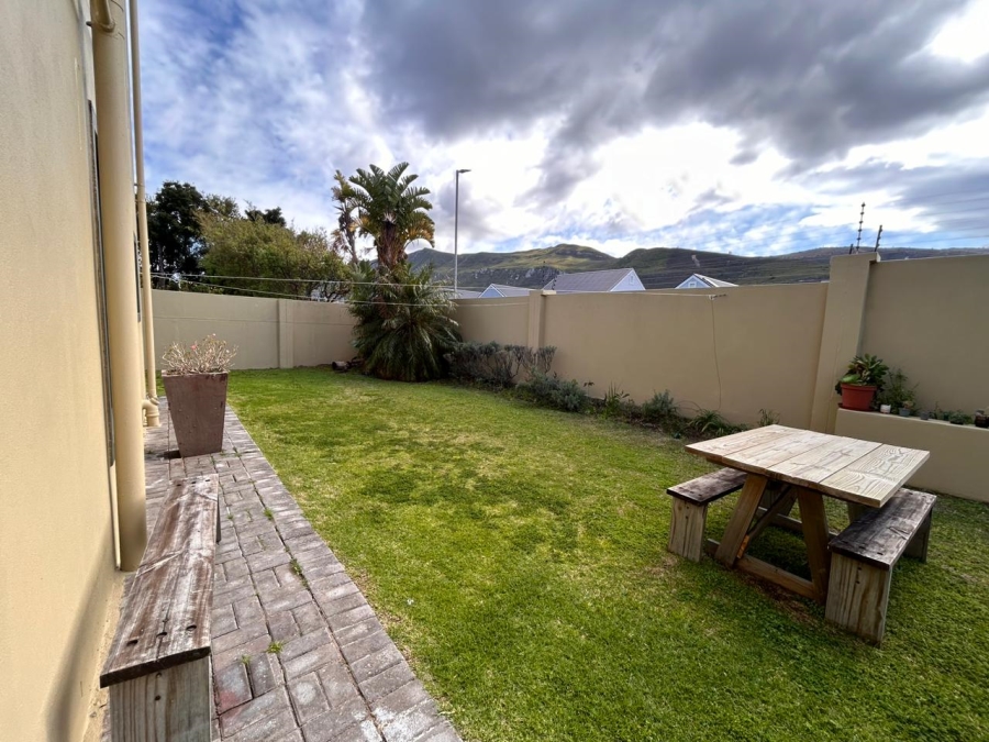 2 Bedroom Property for Sale in Sandbaai Western Cape